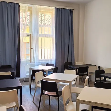 A - Centrum Hostal *